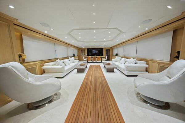 SAVOIR FAIRE 120ft Broward Yacht For Sale