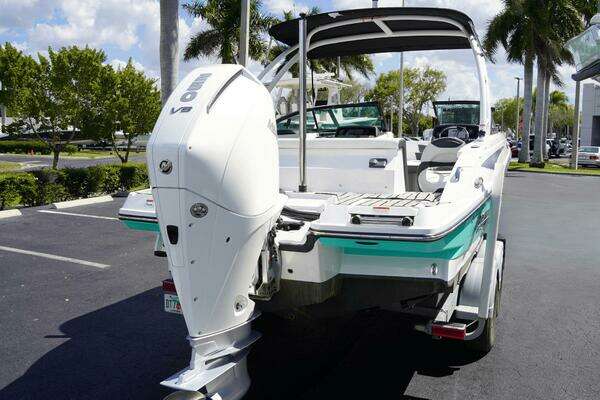 Photo of the 2024 Monterey M225