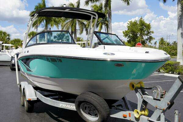 Photo of the 2024 Monterey M225