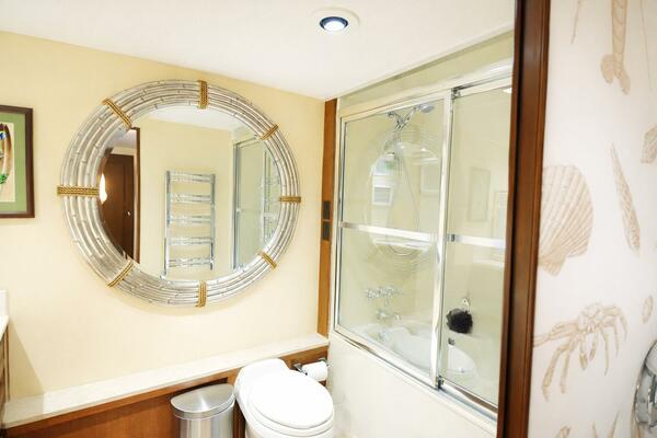 BURNING DAYLIGHT 96ft Broward Yacht For Sale