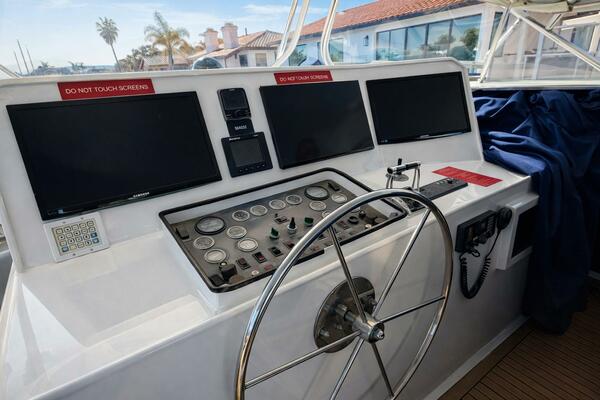 BURNING DAYLIGHT 96ft Broward Yacht For Sale