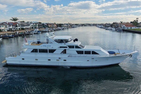 BURNING DAYLIGHT 96ft Broward Yacht For Sale