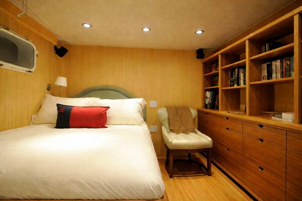 BURNING DAYLIGHT 96ft Broward Yacht For Sale