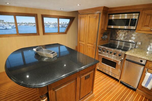 BURNING DAYLIGHT 96ft Broward Yacht For Sale