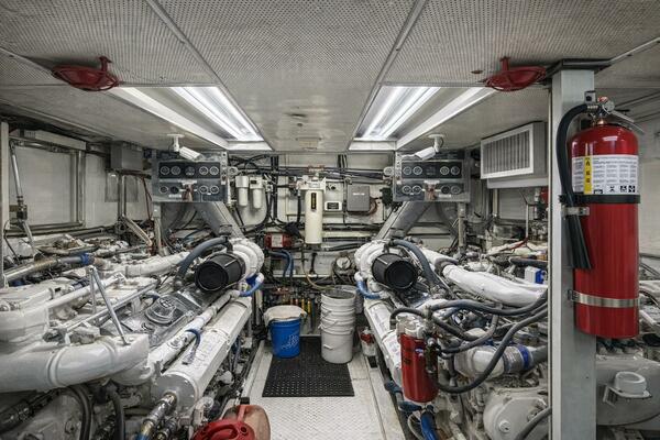 BURNING DAYLIGHT 96ft Broward Yacht For Sale