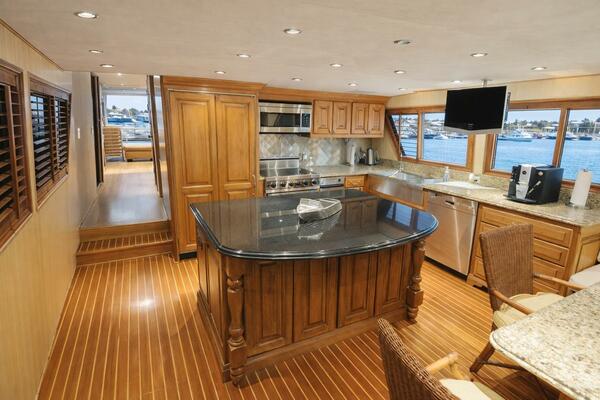 BURNING DAYLIGHT 96ft Broward Yacht For Sale