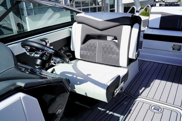 27ft Monterey Yacht For Sale