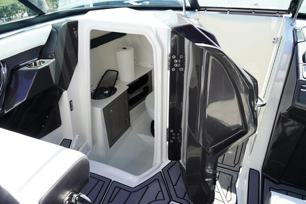 27ft Monterey Yacht For Sale