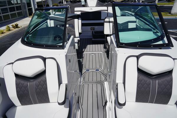 27ft Monterey Yacht For Sale