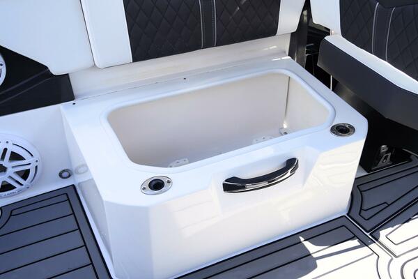 27ft Monterey Yacht For Sale