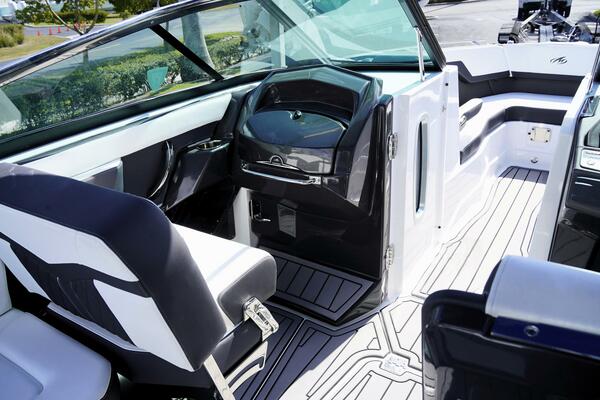 27ft Monterey Yacht For Sale