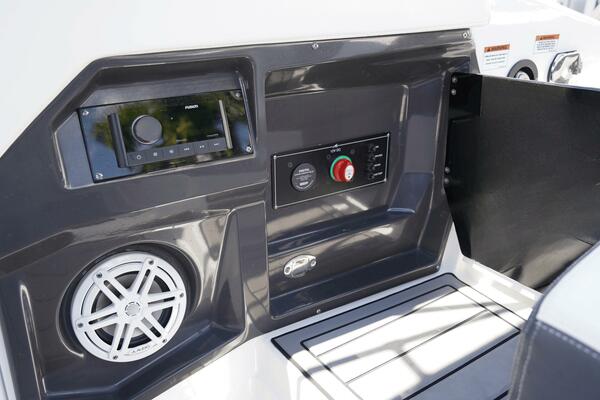 27ft Monterey Yacht For Sale