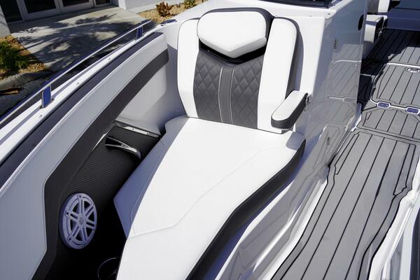 27ft Monterey Yacht For Sale