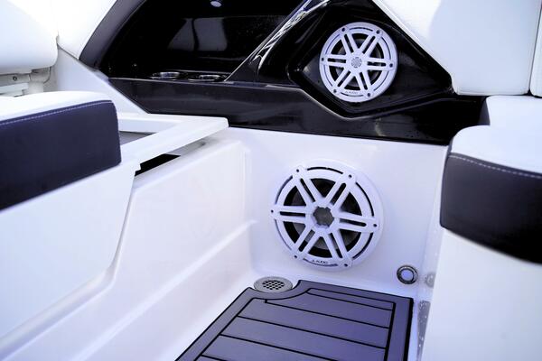 27ft Monterey Yacht For Sale