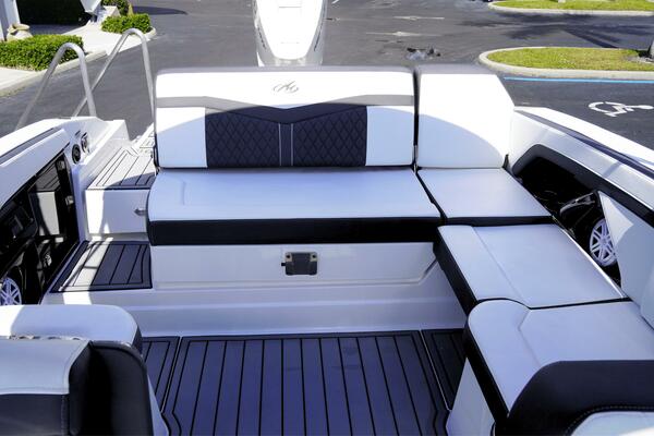 27ft Monterey Yacht For Sale