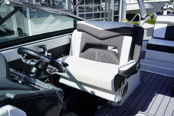 27ft Monterey Yacht For Sale