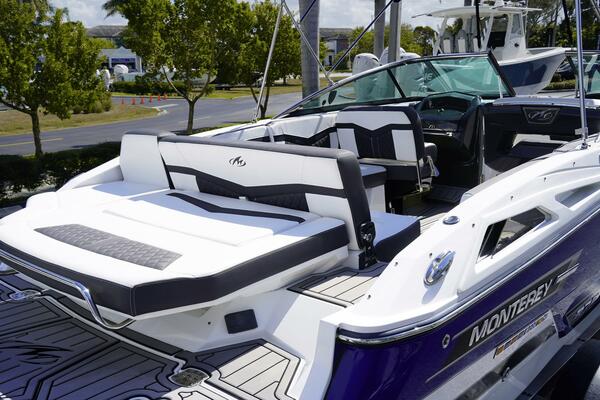 27ft Monterey Yacht For Sale