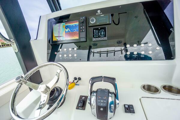 28ft Aquila Yacht For Sale