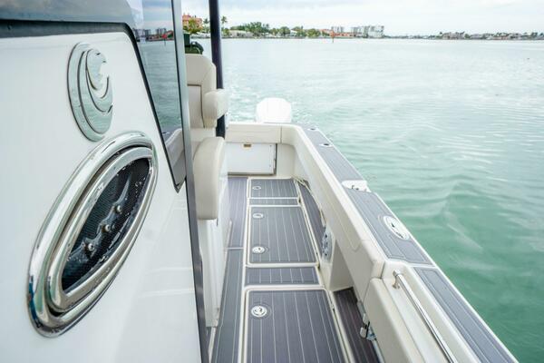 28ft Aquila Yacht For Sale