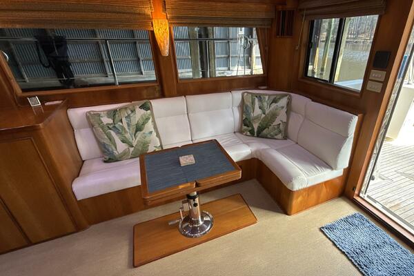 L-Shaped Settee To Starboard