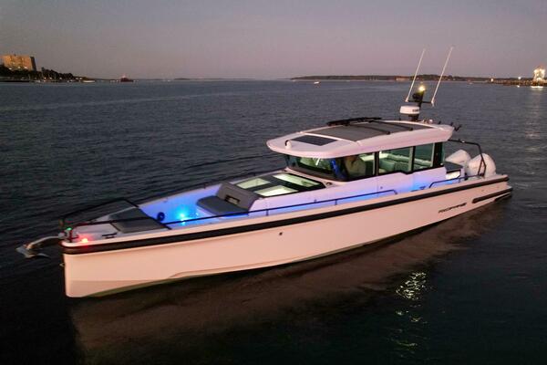 2022 Axopar 37 XC Cross Cabin