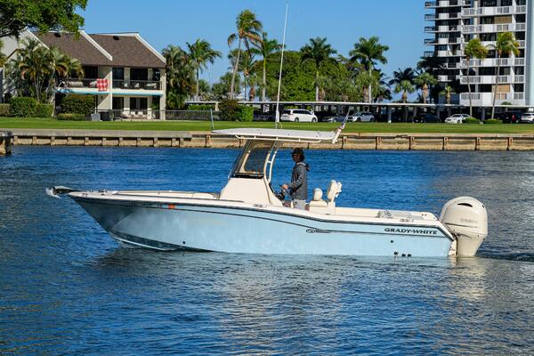 25ft Grady White Yacht For Sale