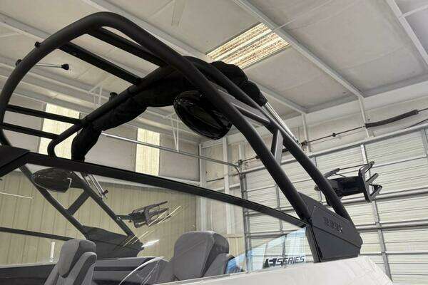 Photo of the 2024 Yamaha Boats 222XE