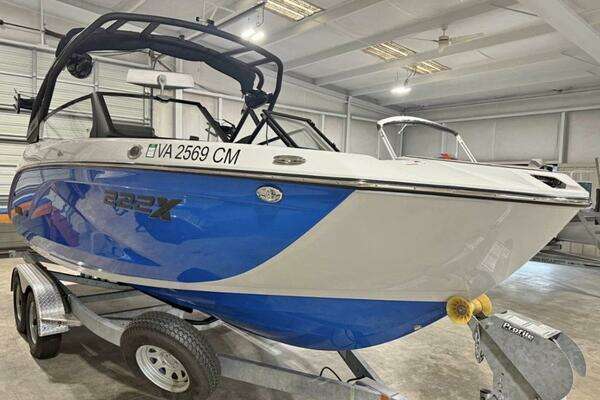 Photo of the 2024 Yamaha Boats 222XE