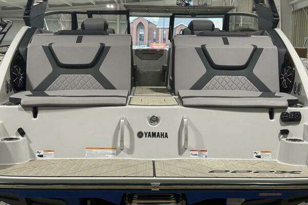 Photo of the 2024 Yamaha Boats 222XE
