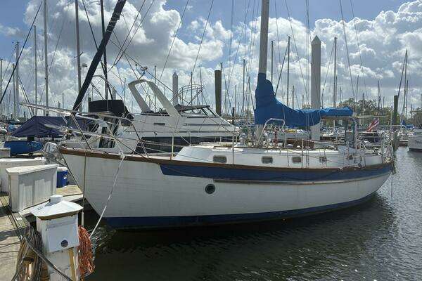 Photo of the 1986 Slocum 37 "Hiraeth"