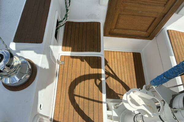 Photo of the 1986 Slocum 37 "Hiraeth"