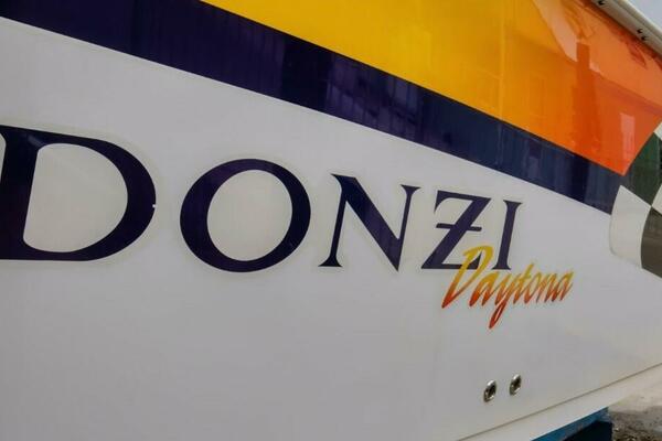 33ft Donzi Yacht For Sale