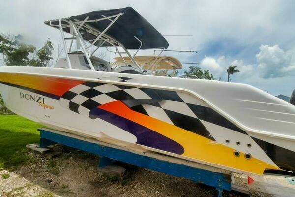 Photo of the 2005 Donzi 35 ZF Cuddy