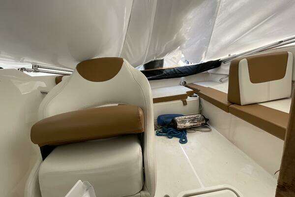 Photo of the 2019 Bayliner VR4 Bowrider OB