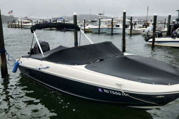 Photo of the 2019 Bayliner VR4 Bowrider OB