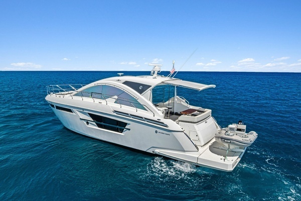 2019 Cruisers Yachts 54