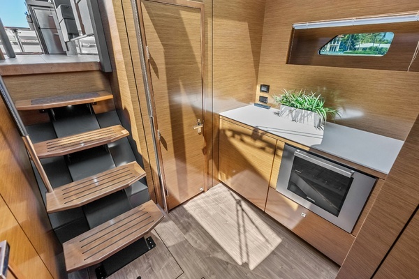 2019 Cruisers Yachts 54