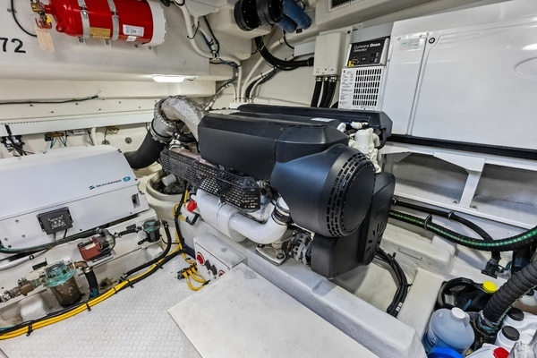 2019 Cruisers Yachts 54