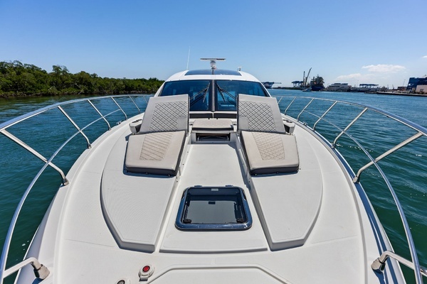 2019 Cruisers Yachts 54