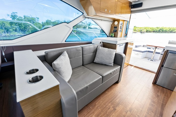 MY WAY 54ft Cruisers Yachts Yacht For Sale