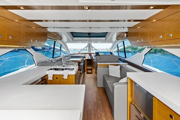 2019 Cruisers Yachts 54
