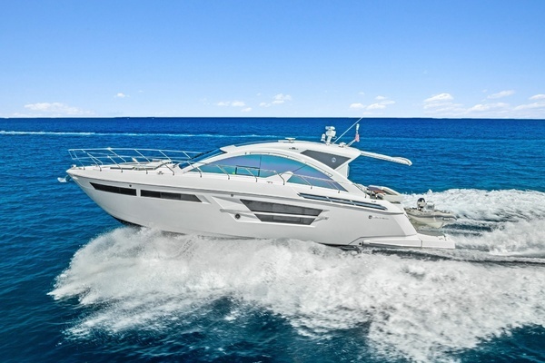 2019 Cruisers Yachts 54