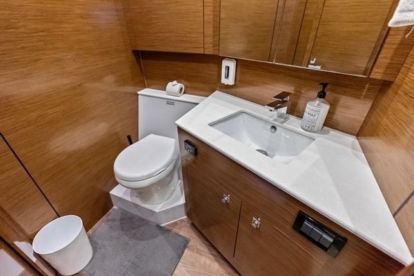 2019 Cruisers Yachts 54