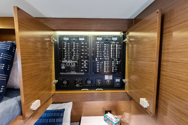 MY WAY 54ft Cruisers Yachts Yacht For Sale