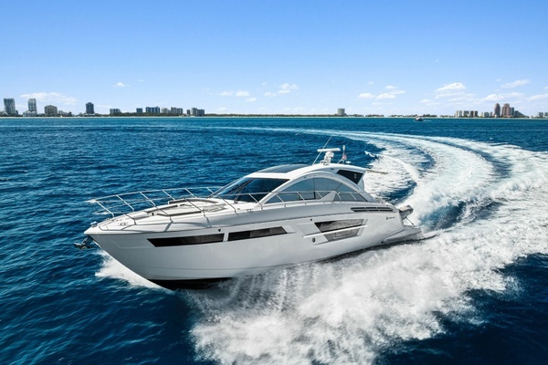 2019 Cruisers Yachts 54