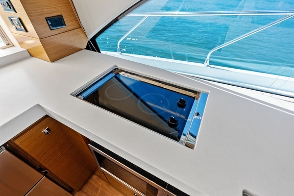 2019 Cruisers Yachts 54