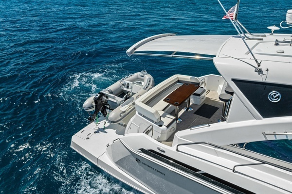 2019 Cruisers Yachts 54