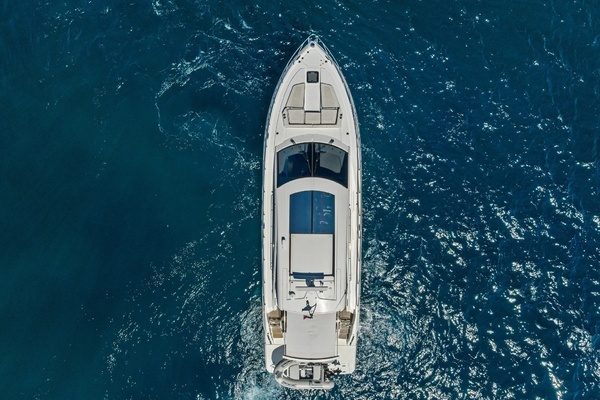 2019 Cruisers Yachts 54