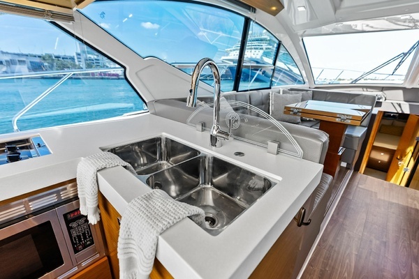 2019 Cruisers Yachts 54