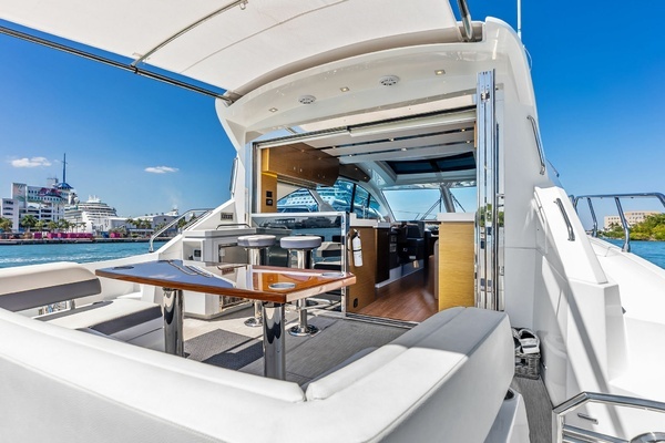 2019 Cruisers Yachts 54